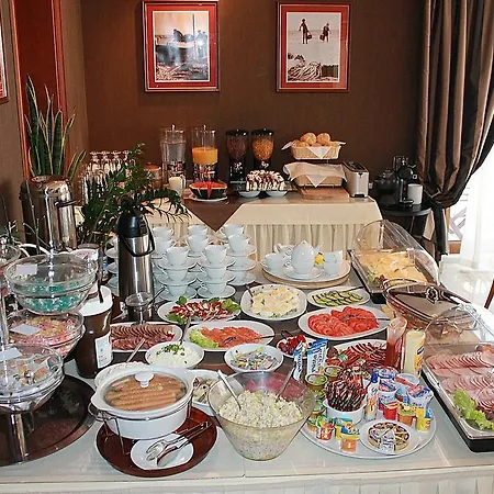 威拉黑维特酒店 *